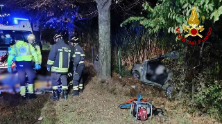 Fano - Perde il controllo dell’auto e finisce nel fossato
